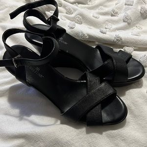 Black wedges